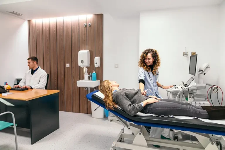 Equiparação Hospitalar: Redução de Até 70% de Impostos para Clínicas e Médicos