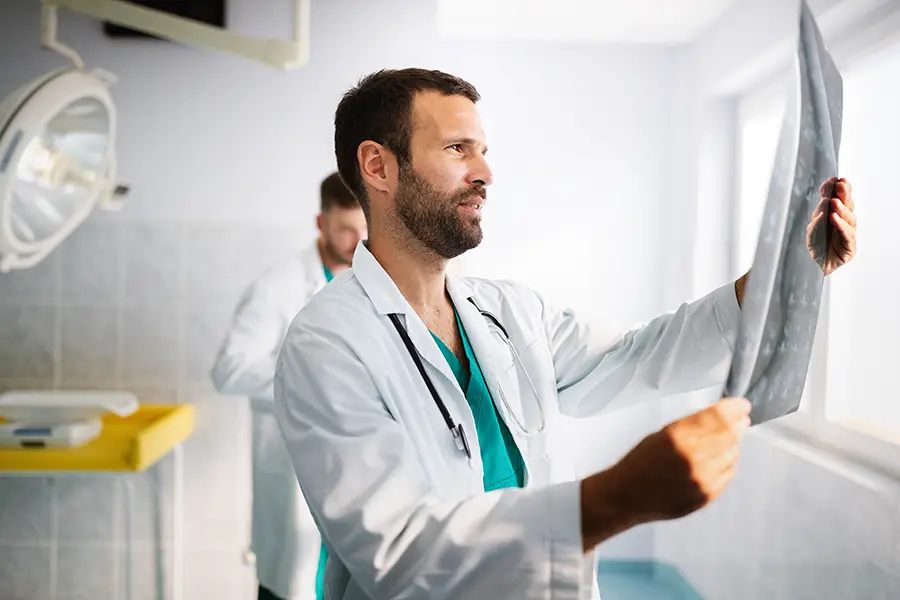 Médico plantonista precisa ter CNPJ? Entenda a importância e os benefícios